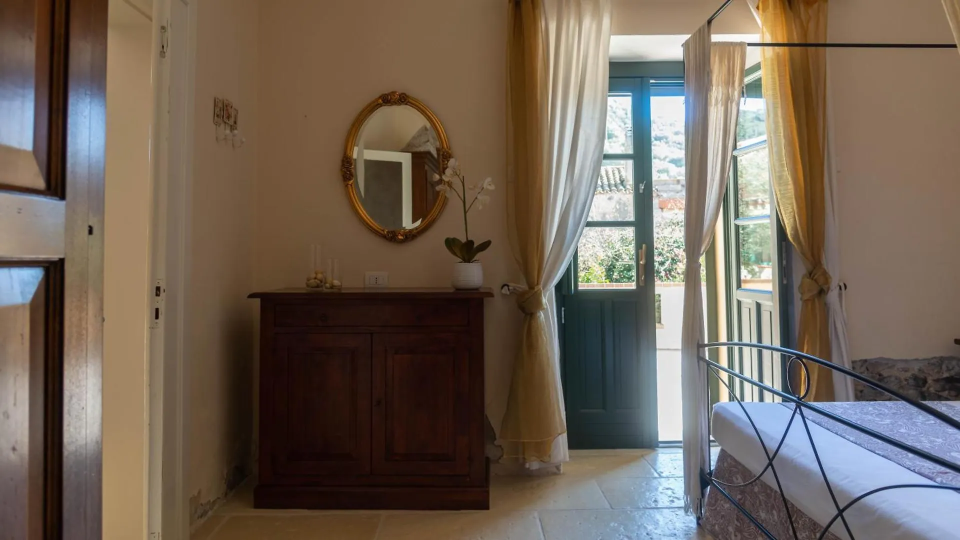 Villa Il Casale Onifai- Piano Terra Daire