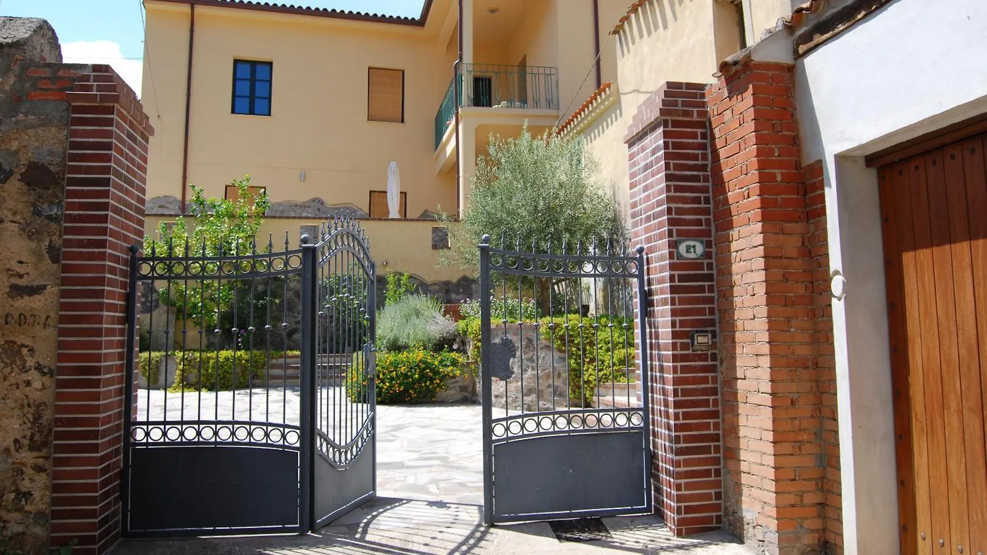 Villa Il Casale Onifai- Piano Terra Onifai